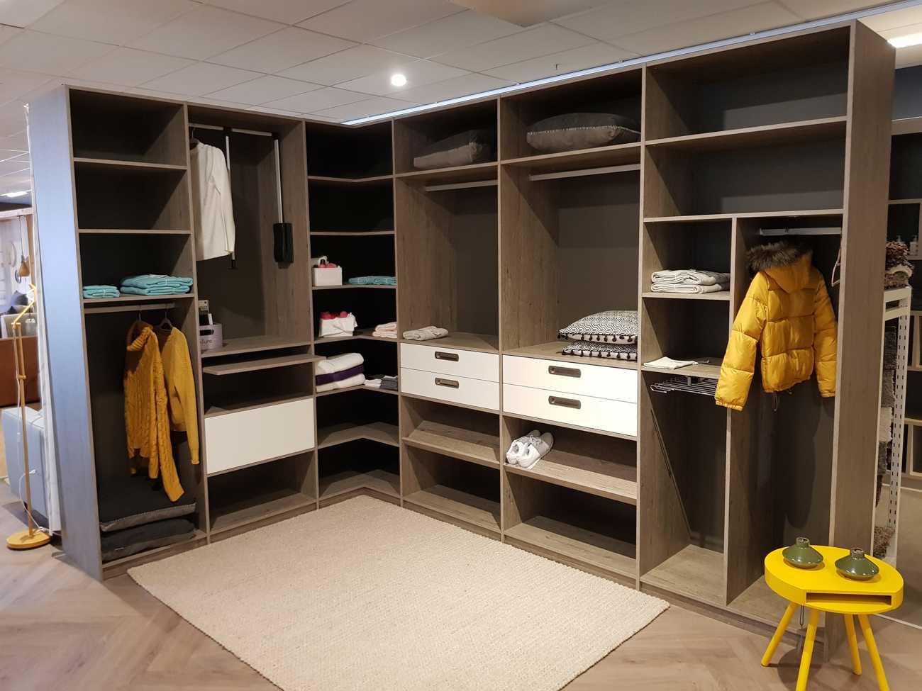 Inloopkast Allure Vakken Hangers Lades Wit Bruin Liggend