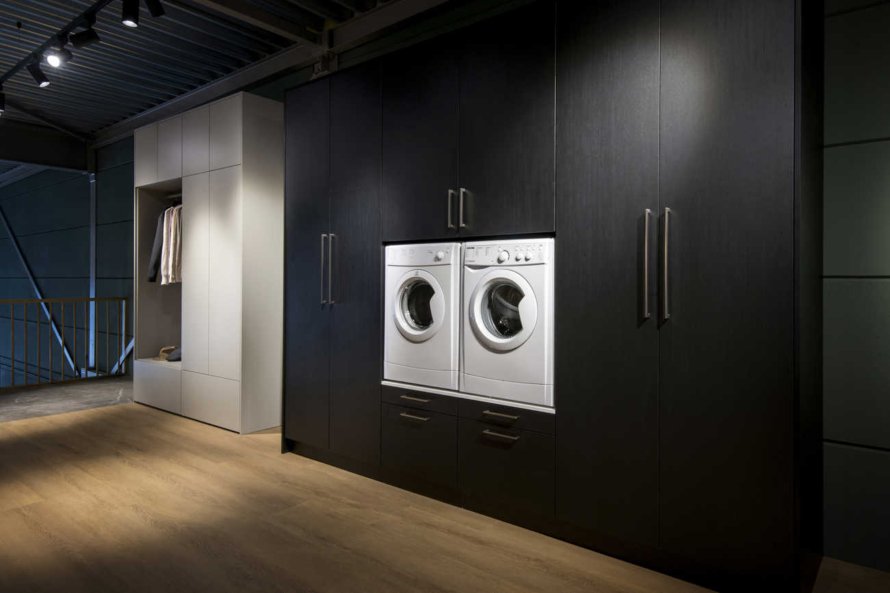 Wasmachinekast Allure Showroom Zwart Liggend (1)